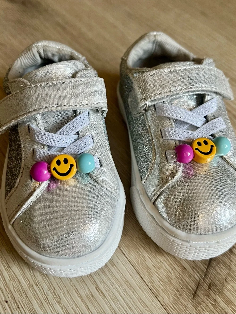 The Children’s Place Toddler Girls Glitter Beaded Low Top Sneakers Size 4